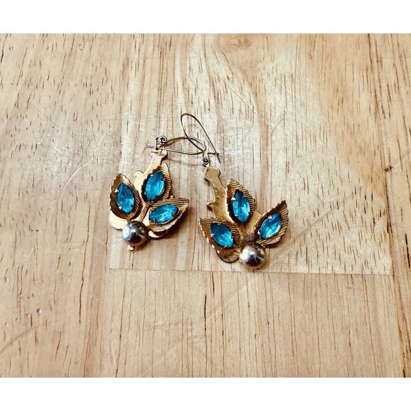 Vintage Bright Aqua Unfoiled Glass Dangle & Gold Tone Earrings EUC - Picture 8 of 8